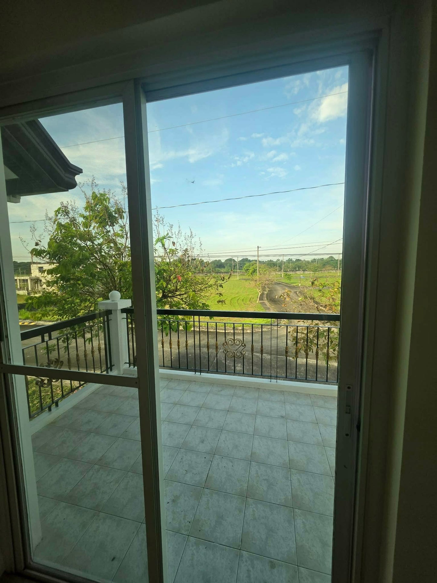 Corner Minimalist Home