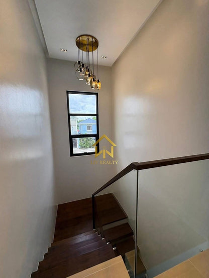 Modern Elegant House with Pool