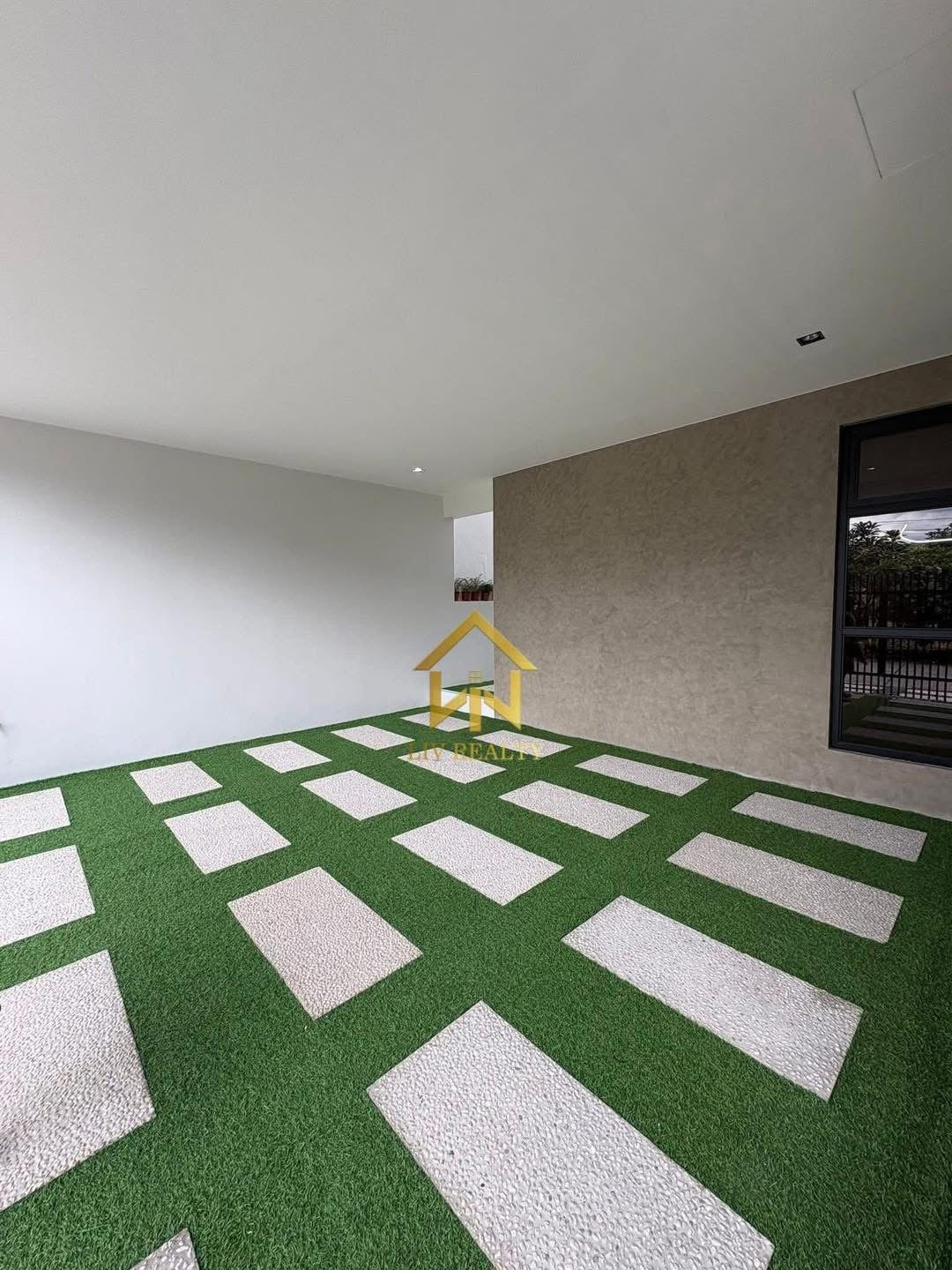 Modern Elegant House with Pool