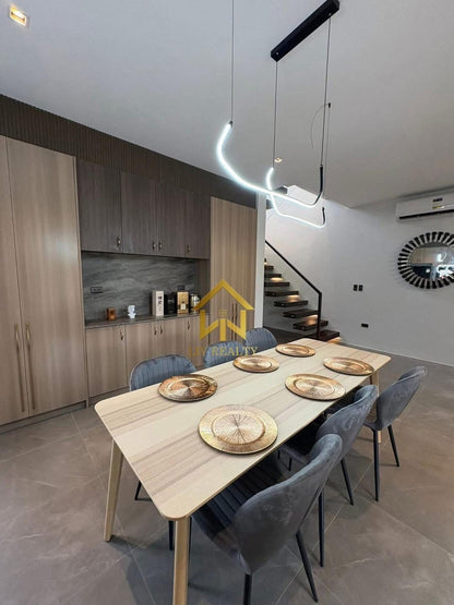 Modern Elegant House with Pool