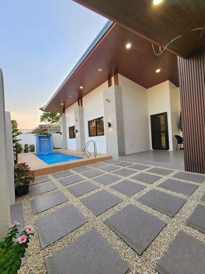 Spacious Bungalo Home with Pool