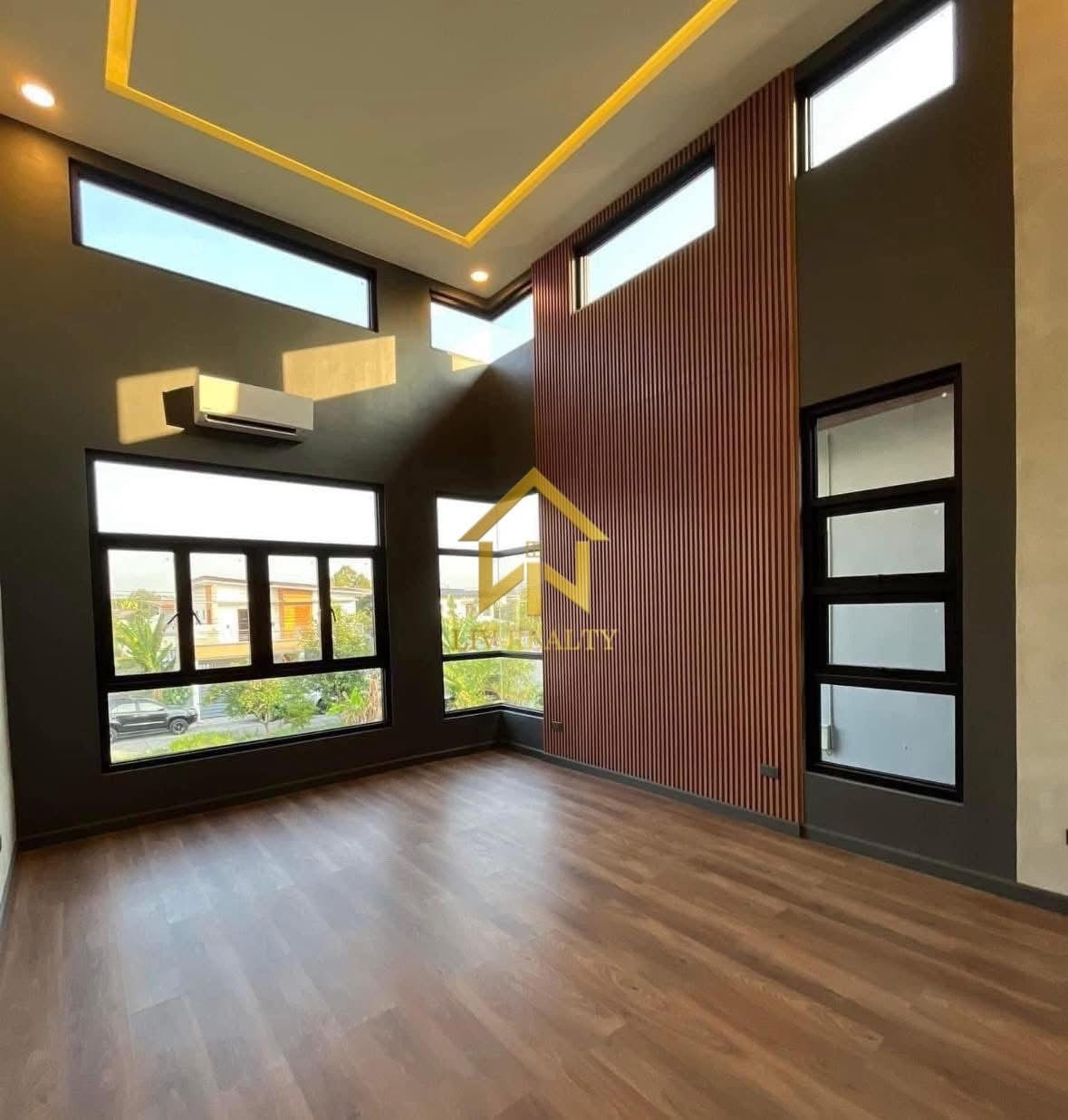 Luxurious Home with Pool