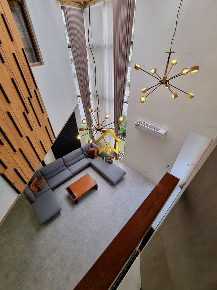 Unique Modern Elegant Home