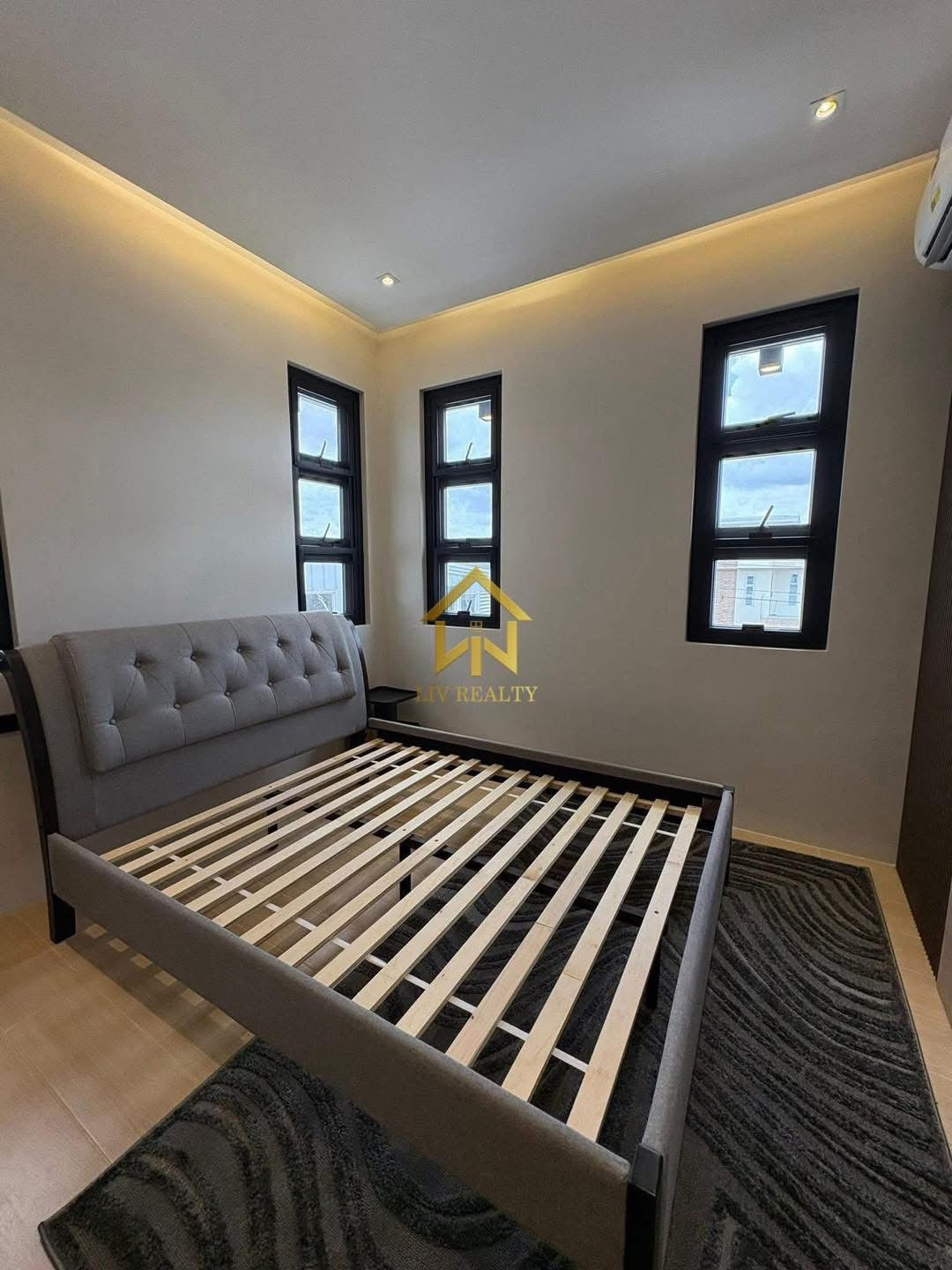 Modern Elegant House with Pool