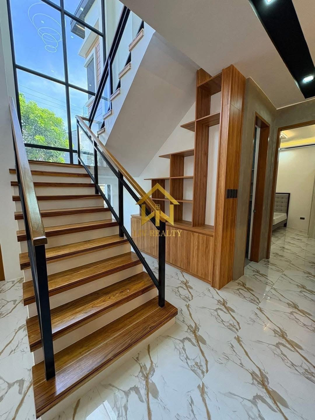 Modern Elegant home with pool