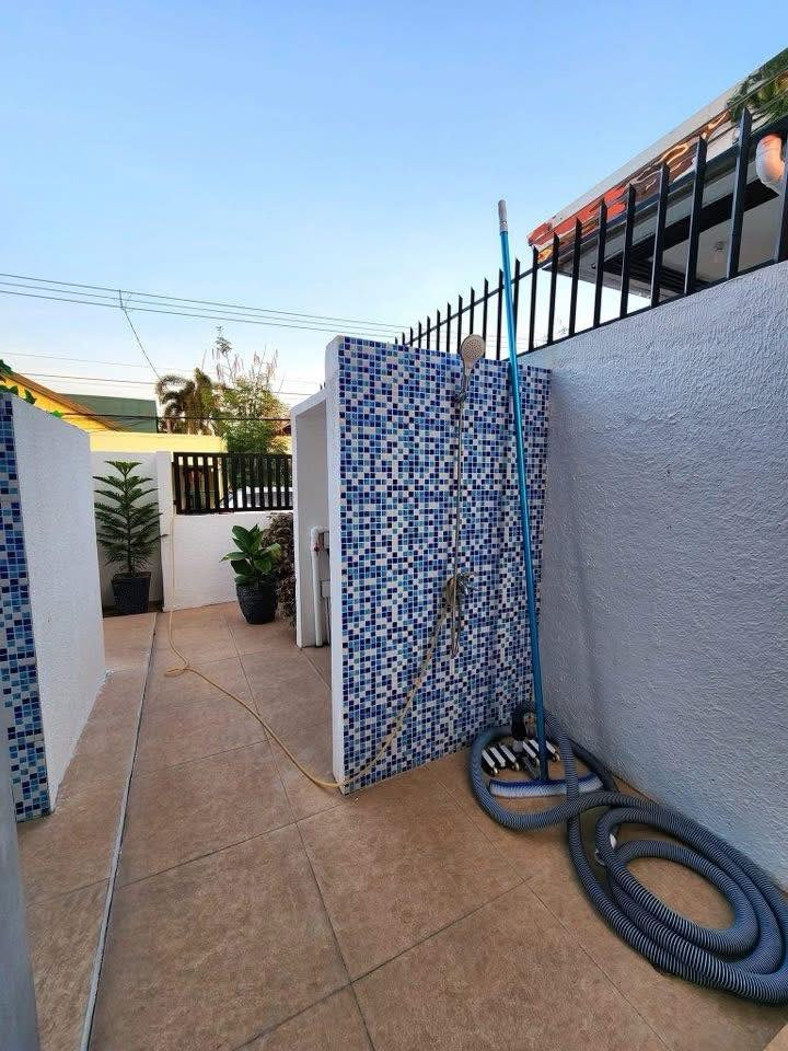 Spacious Bungalo Home with Pool