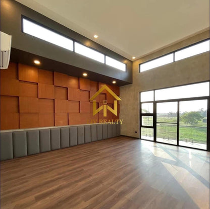 Luxurious Home with Pool