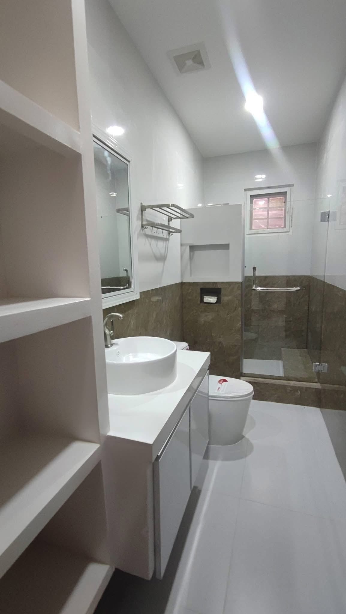 Bungalow Home With Pool