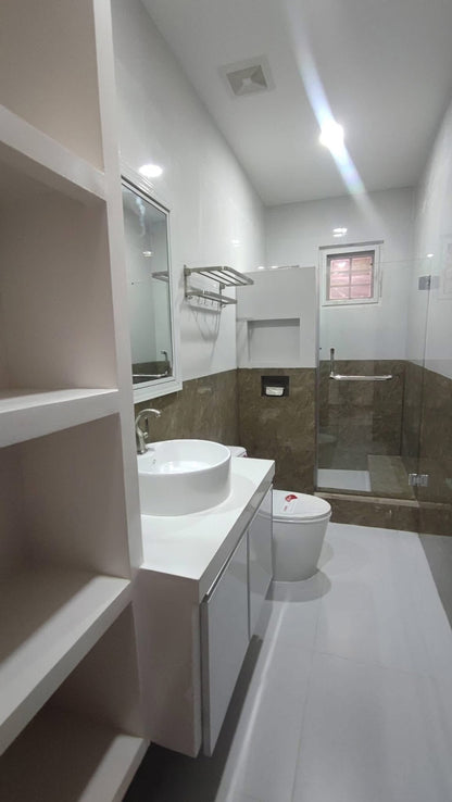 Bungalow Home With Pool