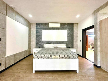 Huge House With Pool