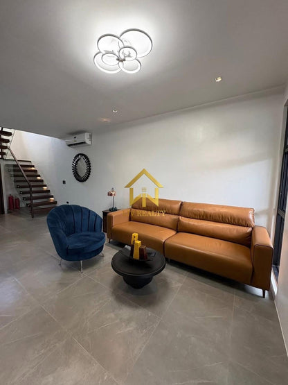 Modern Elegant House with Pool