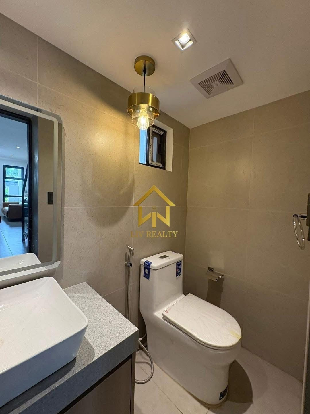 Modern Elegant House with Pool