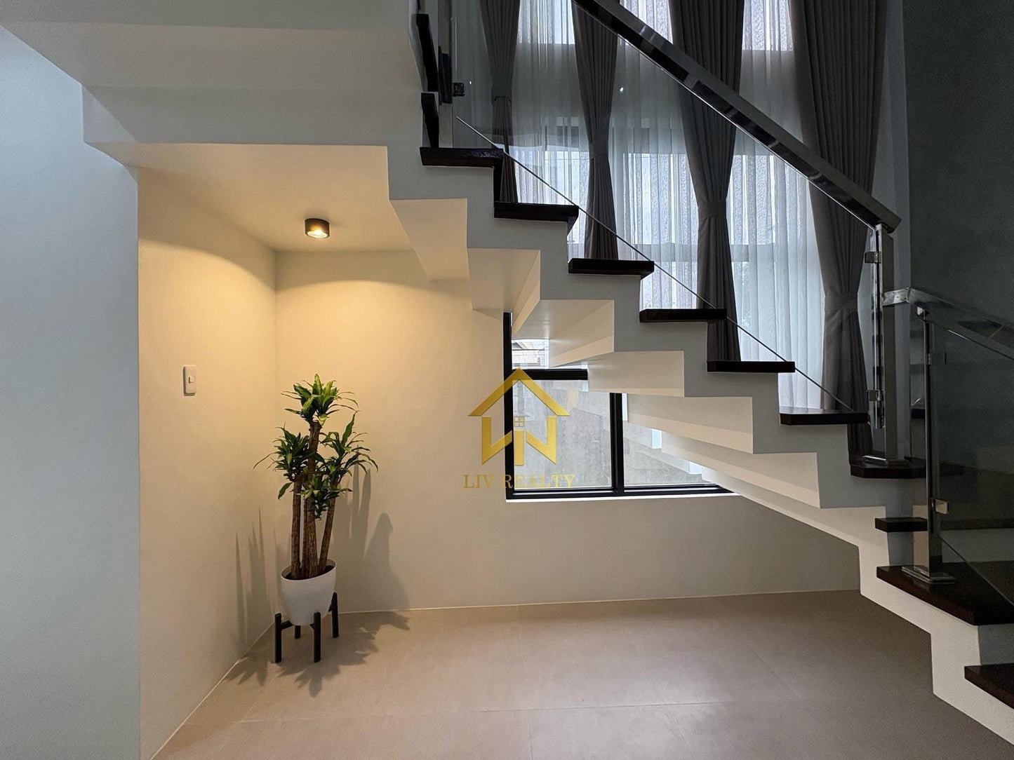 Modern Luxury Home with Generating income