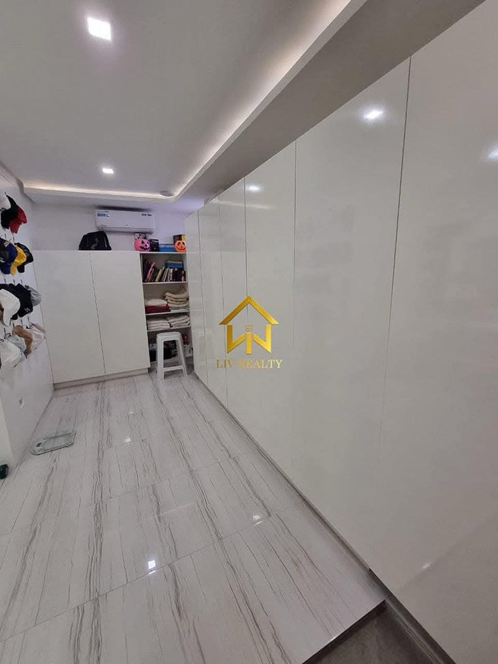 Unique Modern Elegant Home