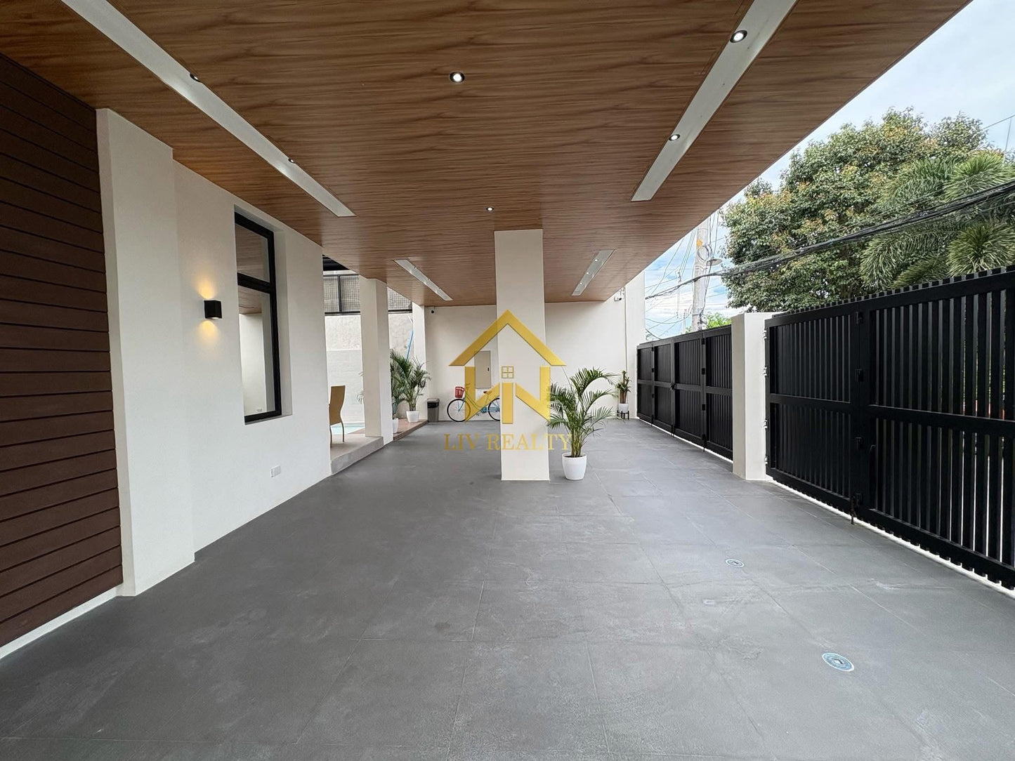 Modern Luxury Home with Generating income