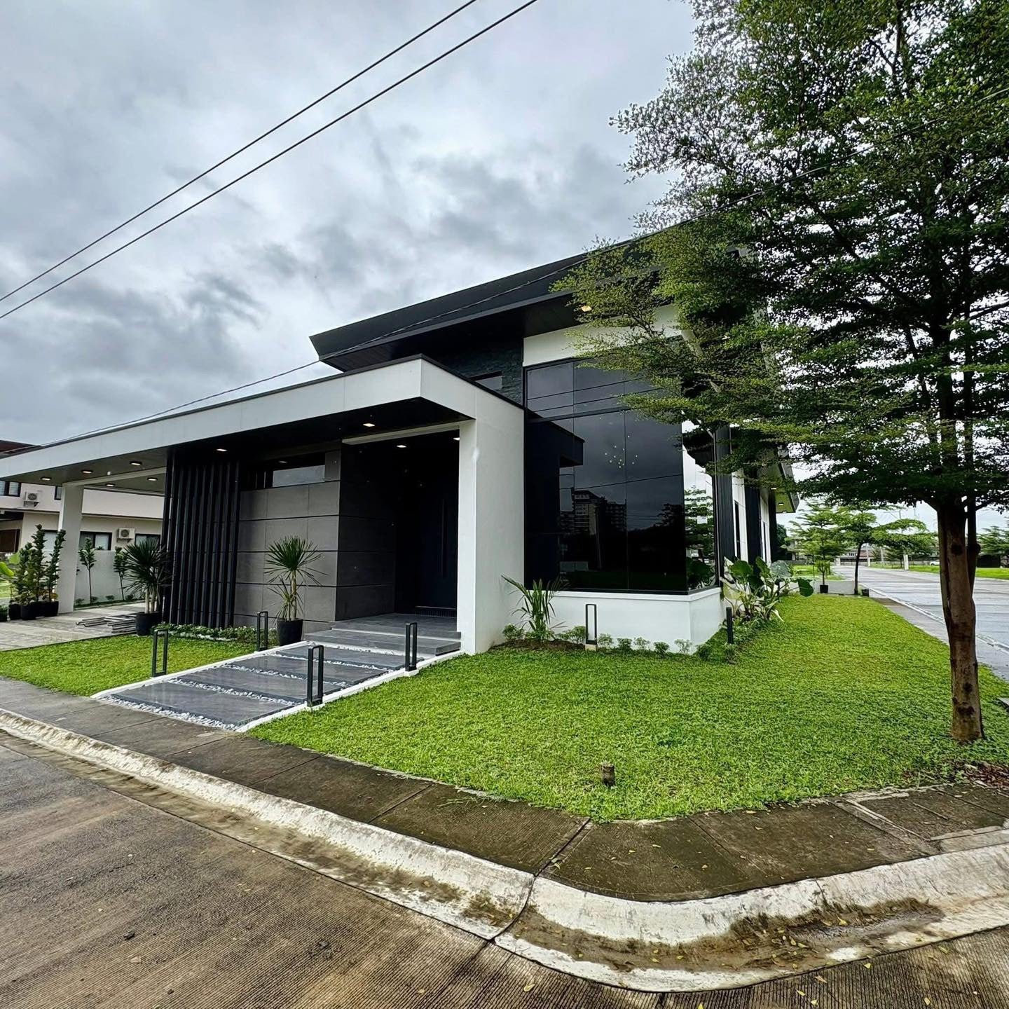 Luxurious Modern Bungalo