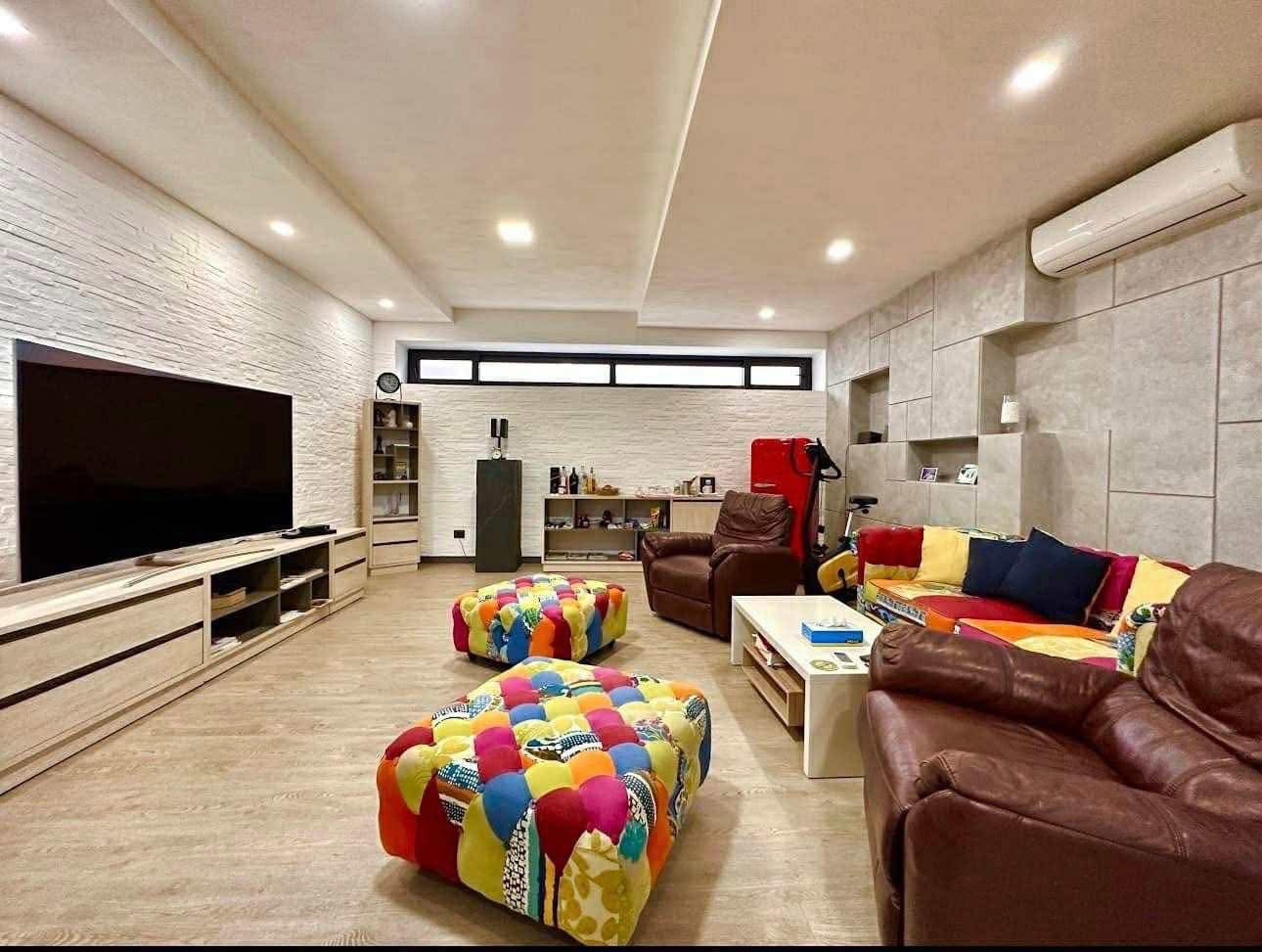 Huge House With Pool