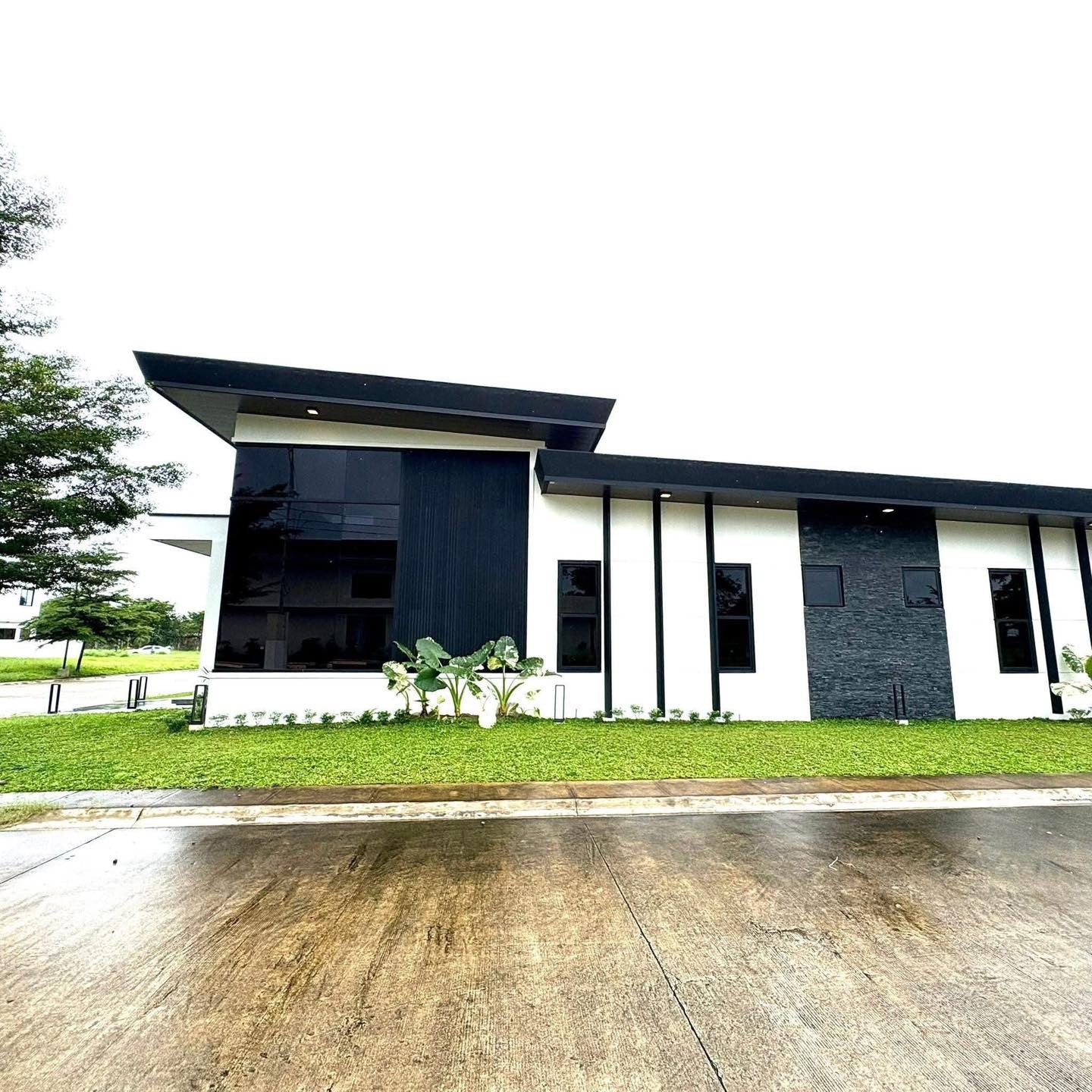 Luxurious Modern Bungalo