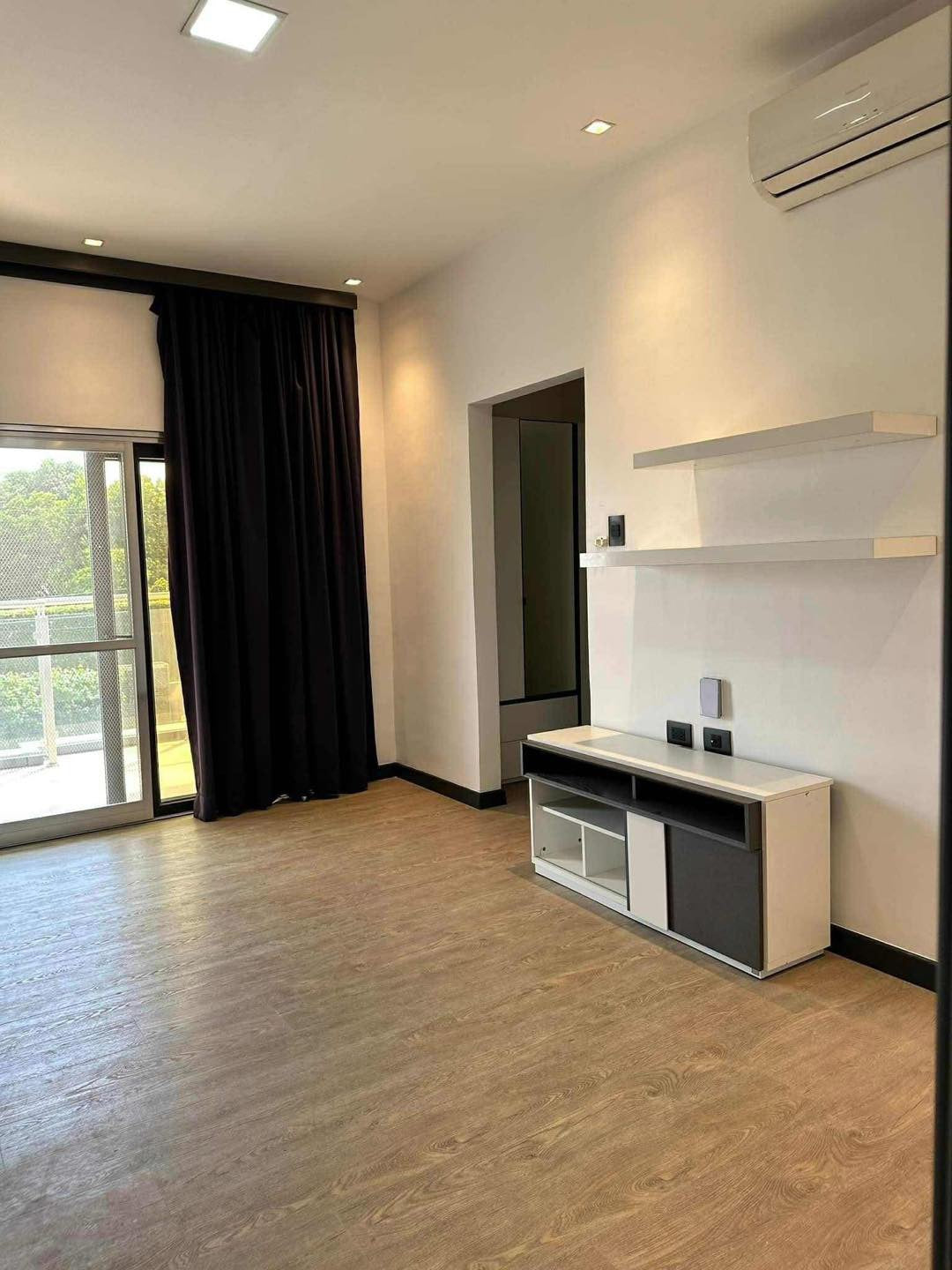 Huge House With Pool