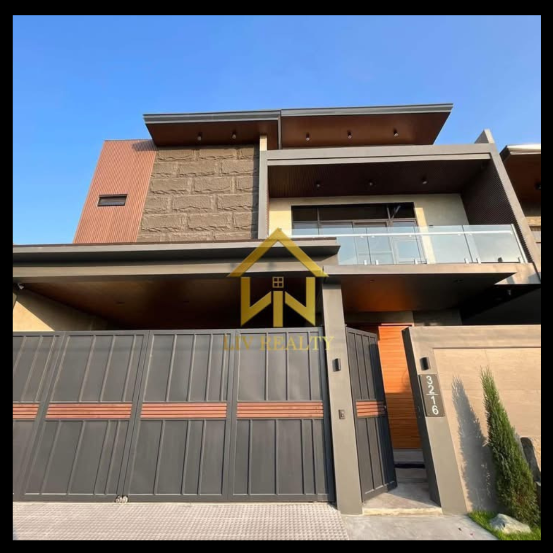 Luxurious Home with Pool