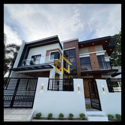 Modern Elegant home with pool