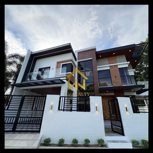 Modern Elegant home with pool