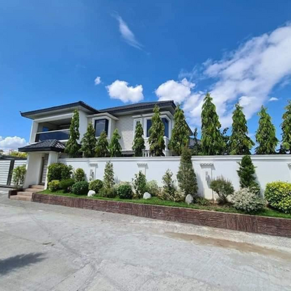 𝐅𝐔𝐑𝐍𝐈𝐒𝐇𝐄𝐃 𝐌𝐎𝐃𝐄𝐑𝐍 𝐇𝐎𝐔𝐒𝐄 𝐖𝐈𝐓𝐇 𝐒𝐖𝐈𝐌𝐌𝐈𝐍𝐆 𝐏𝐎𝐎𝐋 𝐅𝐎𝐑 𝐒𝐀𝐋𝐄